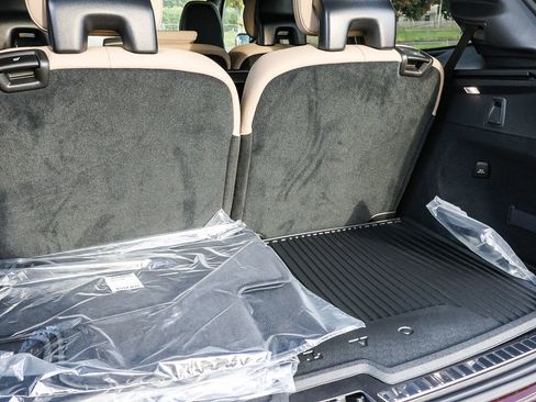 New 2026 Volvo XC90 B5 Plus w/ Protection Package image 26