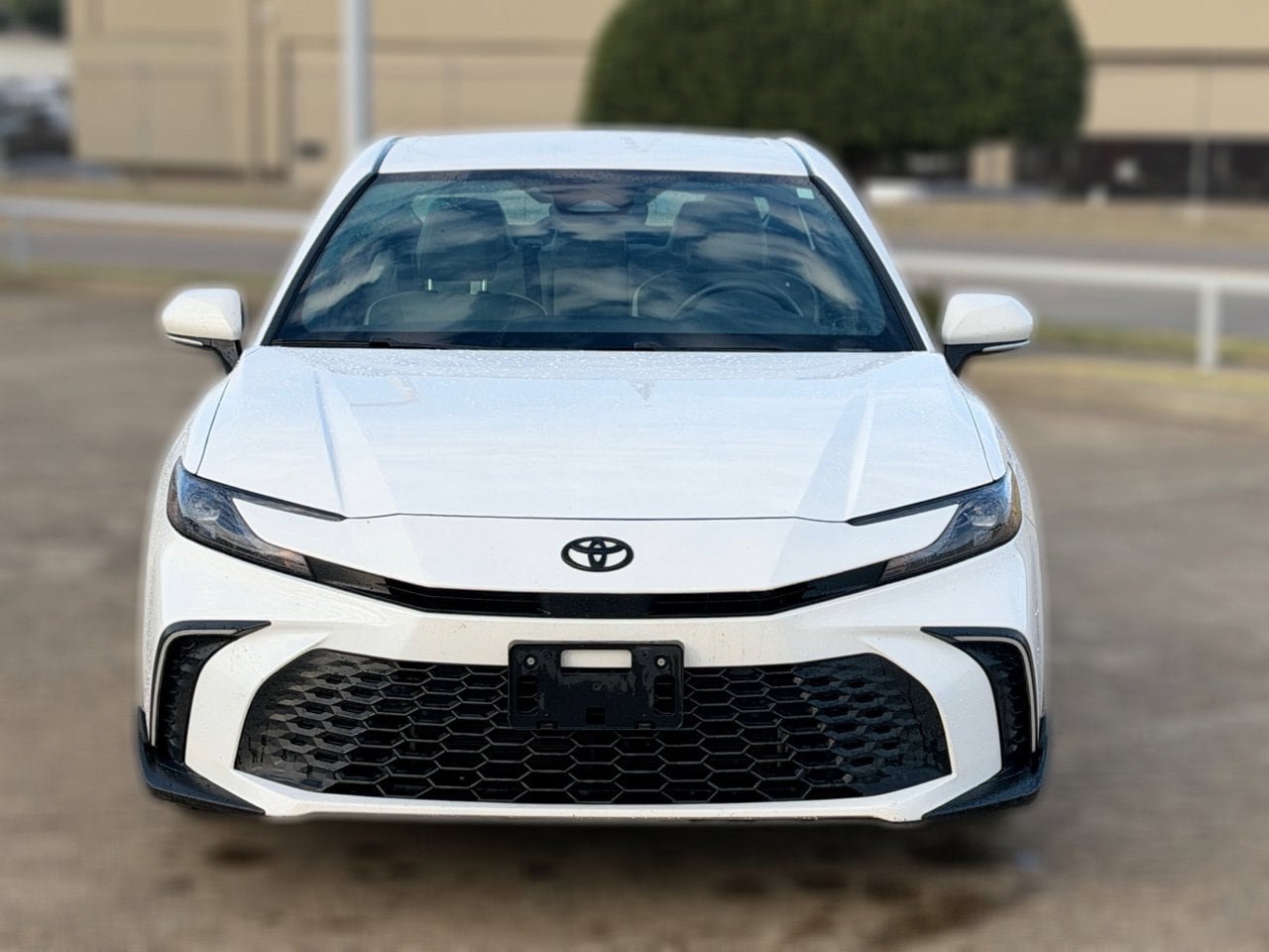 Used 2025 Toyota Camry SE w/ Convenience Package FWD image 3