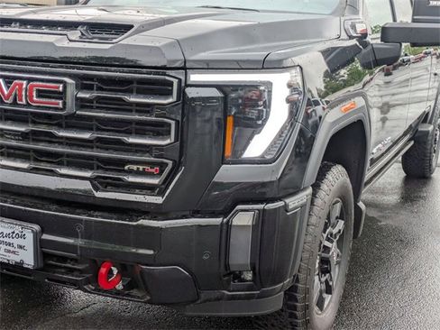 Used 2024 GMC Sierra 2500 AT4 w/ AT4 Preferred Package image 9