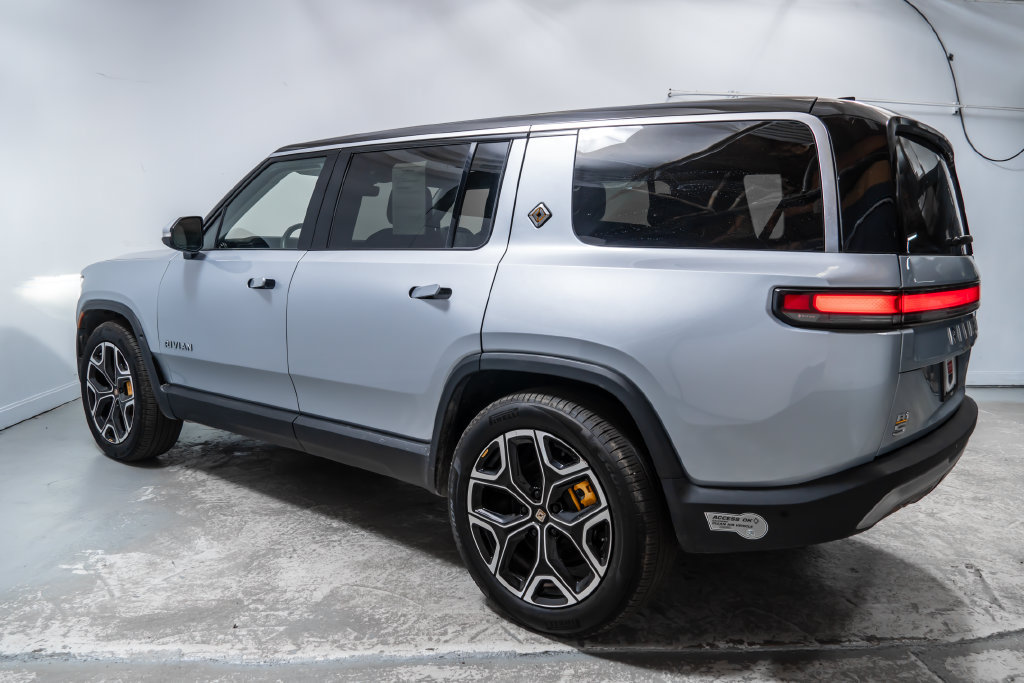 Used 2023 Rivian R1S Launch Edition Quad AWD/4WD image 2