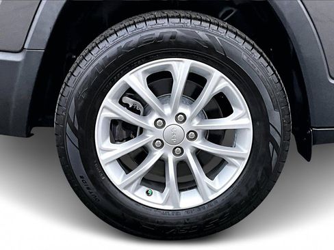 Certified 2022 Jeep Cherokee Latitude Lux image 34