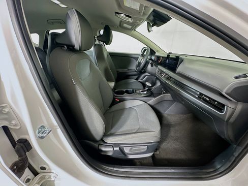 Used 2025 Kia K4 LXS image 31