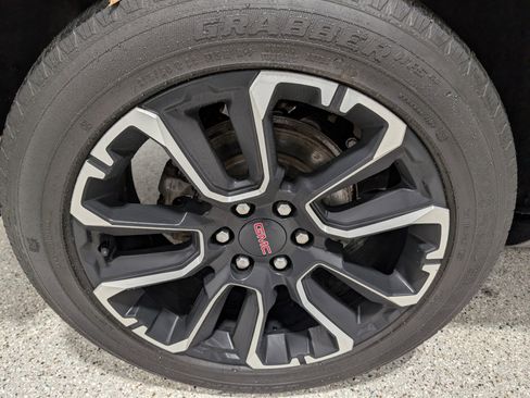Used 2023 GMC Yukon XL Denali w/ Advanced Technology Package AWD/4WD image 13