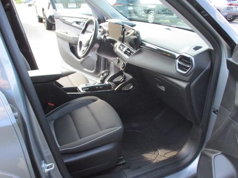 Used 2024 Chevrolet TrailBlazer LT w/ Convenience Package AWD/4WD image 15