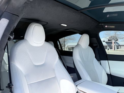 Used 2022 Tesla Model X image 50