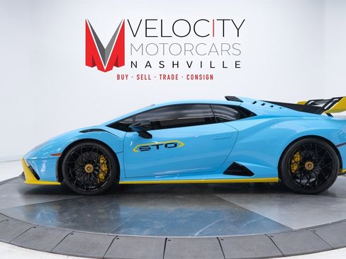 Used 2023 Lamborghini Huracan STO image 9