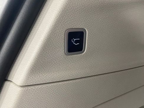 Used 2020 Chrysler Pacifica Touring-L image 20