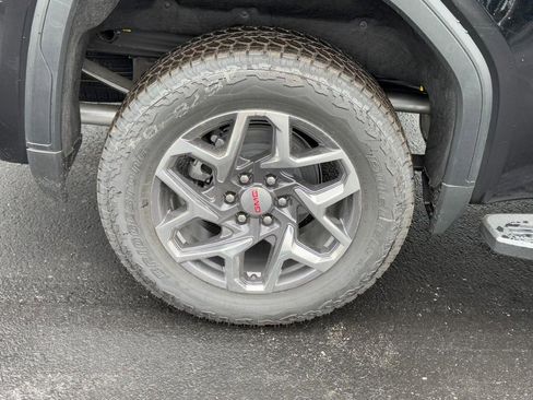 New 2026 GMC Sierra 1500 SLT image 5