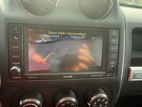 Used 2017 Jeep Compass Latitude FWD image 12