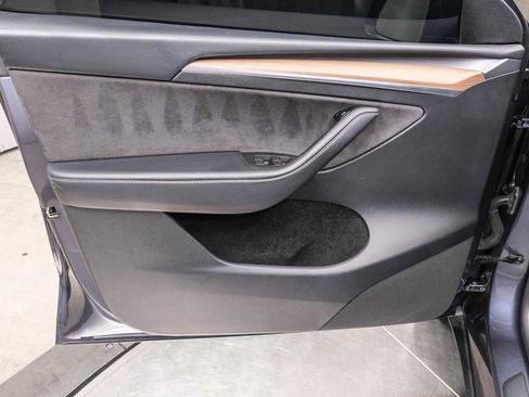 Used 2023 Tesla Model Y 2WD image 25