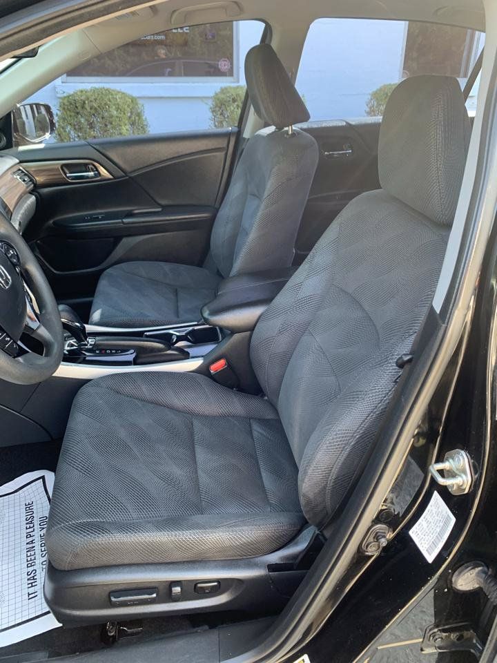 Used 2017 Honda Accord EX image 7