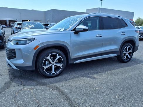 New 2025 Volkswagen Tiguan SE image 3