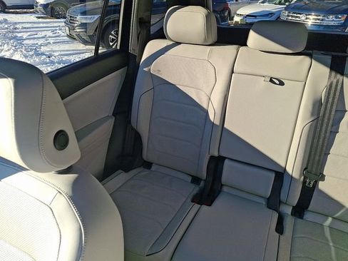 Used 2022 Volkswagen Tiguan SEL R-Line image 18