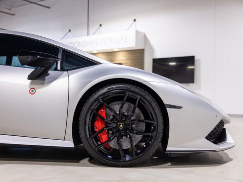 Used 2017 Lamborghini Huracan LP 610-4 AWD/4WD image 24