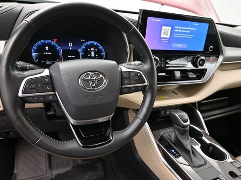 Used 2023 Toyota Highlander Platinum image 21