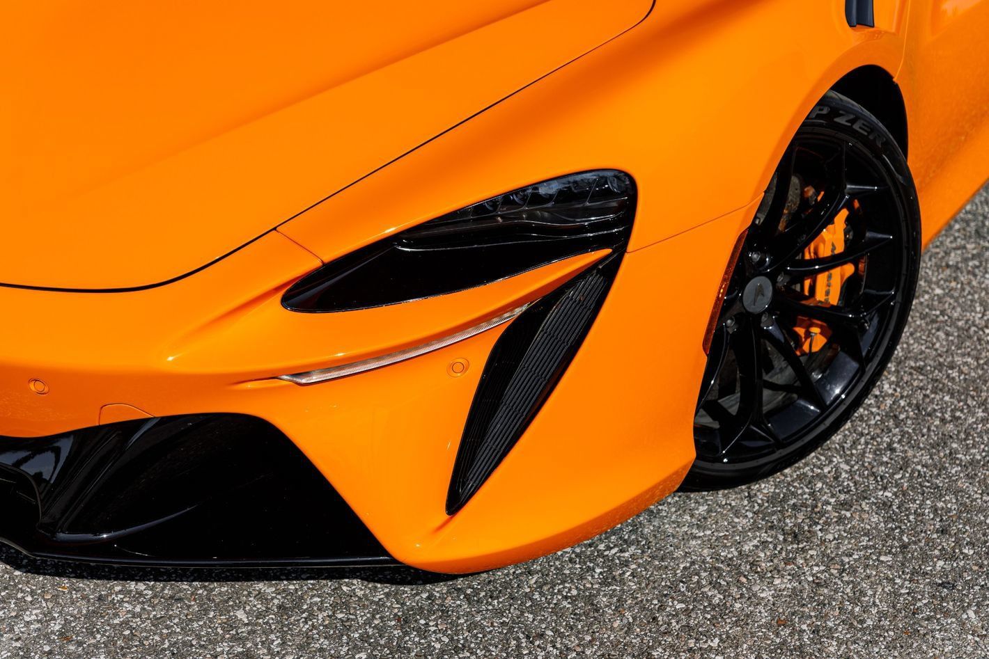Used 2025 McLaren Artura RWD image 44