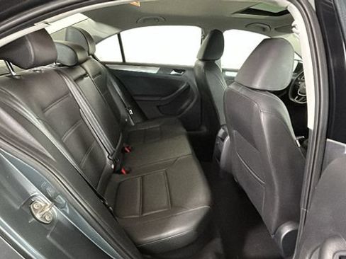 Used 2017 Volkswagen Jetta SE FWD image 29