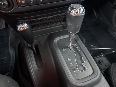 Used 2016 Jeep Wrangler Unlimited Sahara w/ Connectivity Group image 16