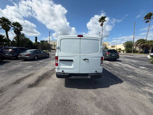 Used 2021 Nissan NV 2500 SV image 3