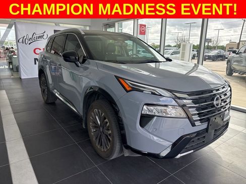 Used 2024 Nissan Rogue Platinum w/ Platinum Premium Package image 3