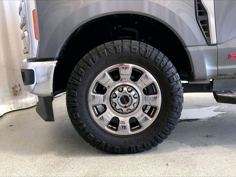 Used 2023 Ford F250 Lariat w/ Chrome Package image 6