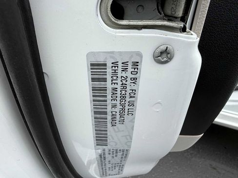 Used 2023 Chrysler Pacifica Touring-L AWD/4WD image 40