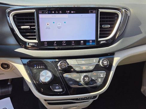 Used 2022 Chrysler Pacifica Touring-L image 18