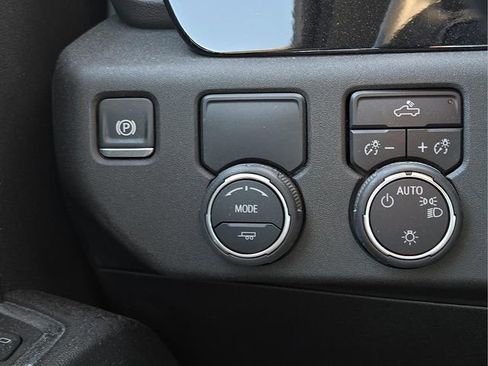 Used 2025 Chevrolet Silverado 1500 LT image 26