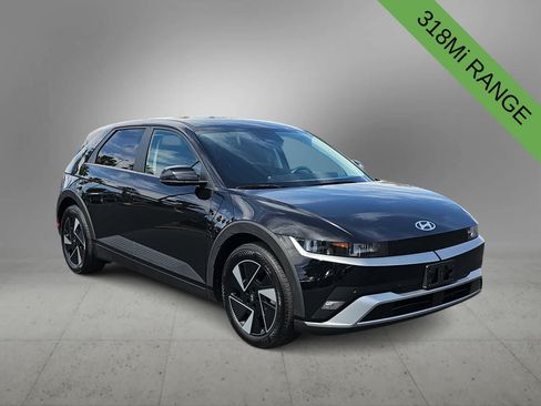 Used 2025 Hyundai Ioniq 5 SE RWD image 2