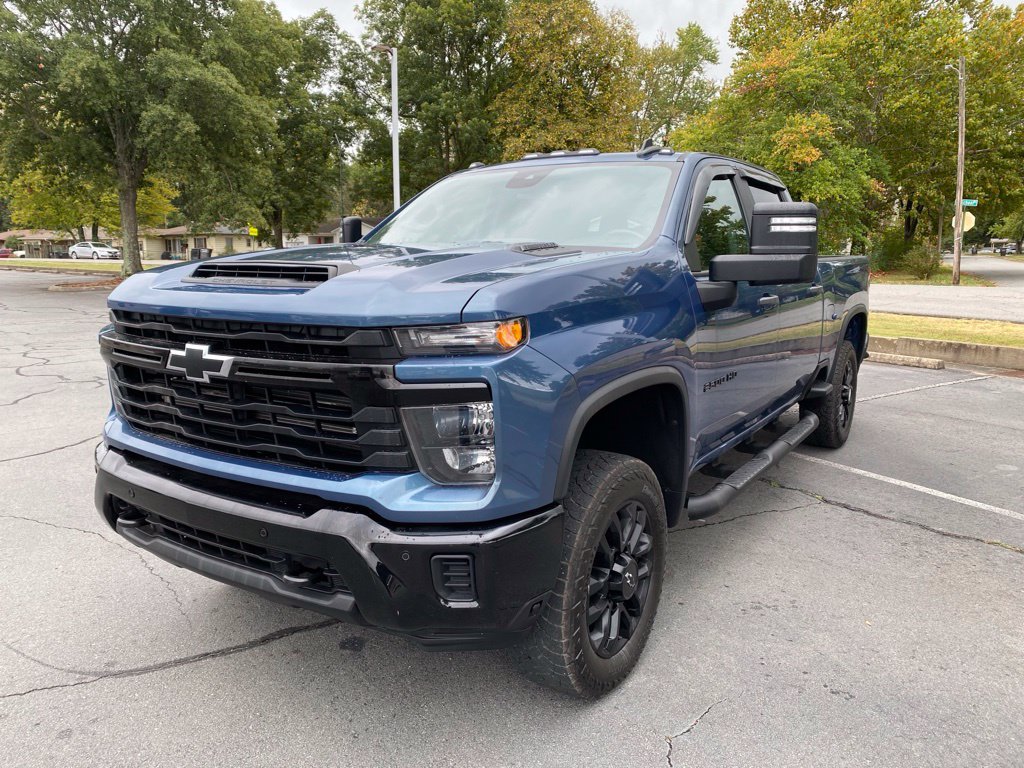 Used 2025 Chevrolet Silverado 2500 Custom w/ Custom Value Package AWD/4WD image 3