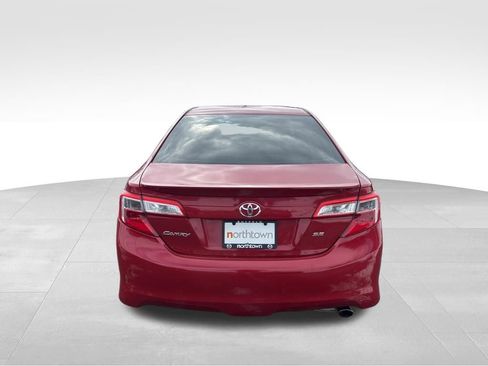 Used 2014 Toyota Camry SE image 5