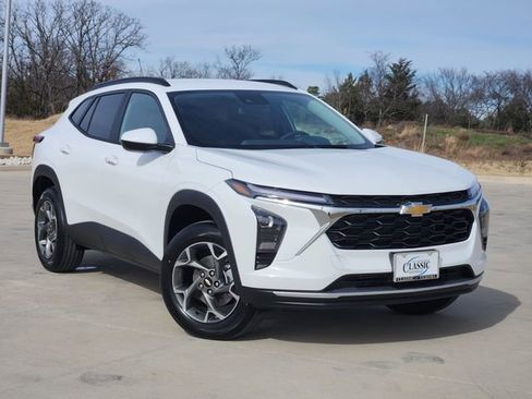 New 2026 Chevrolet Trax LT w/ Driver Confidence Package FWD image 1