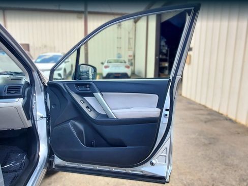 Used 2014 Subaru Forester 2.5i AWD/4WD image 12