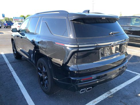 Used 2025 Chevrolet Traverse RS w/ LPO, Floor Liner Package AWD/4WD image 5