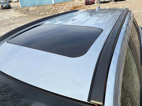 Used 2022 Toyota Corolla Cross XLE image 21