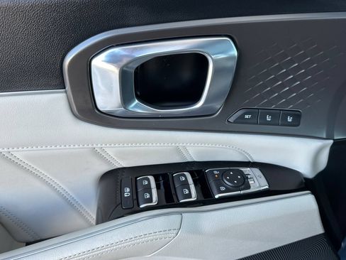 Certified 2025 Kia Sorento SX Prestige AWD/4WD image 14