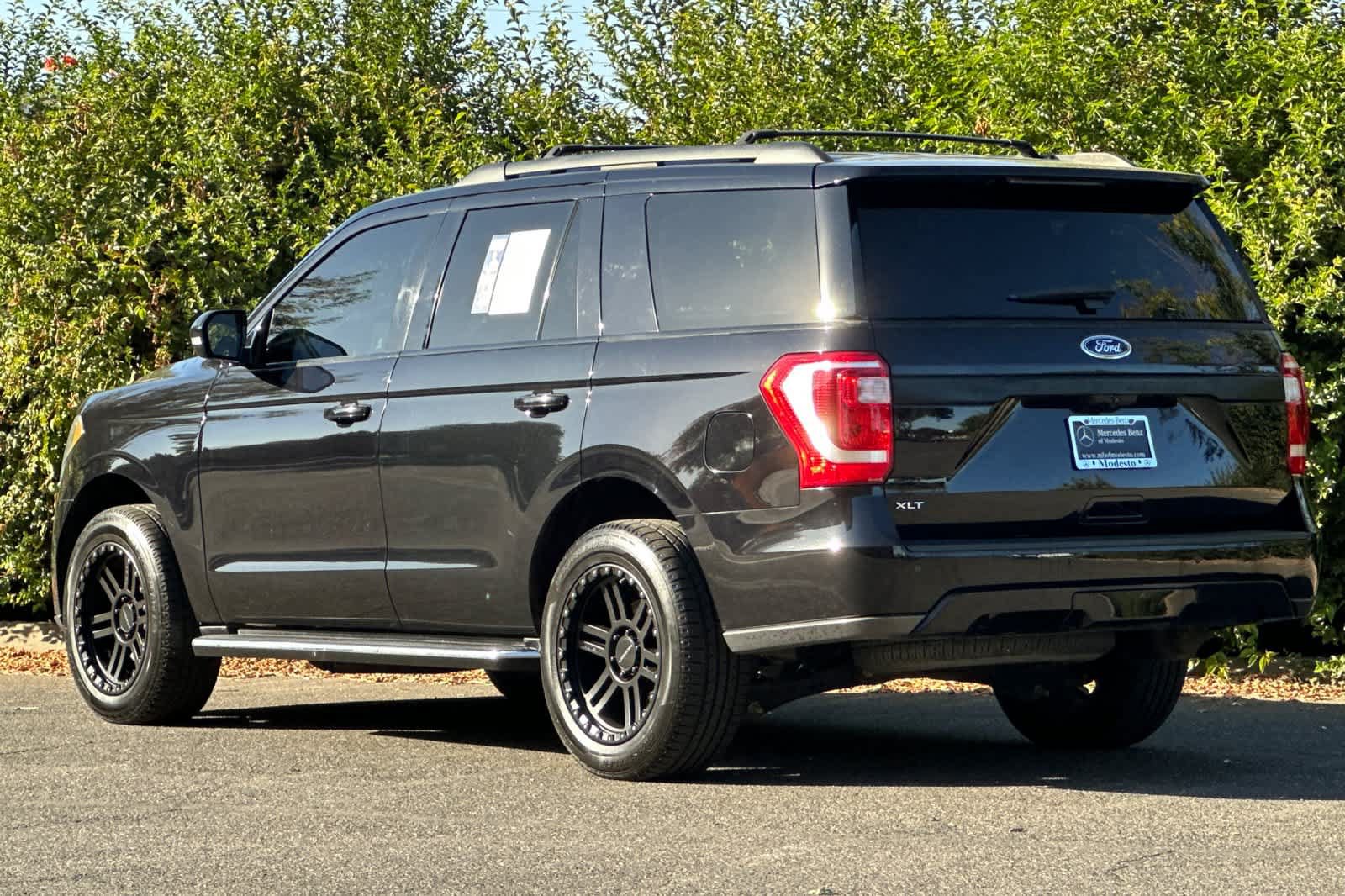 Used 2020 Ford Expedition XLT w/ Equipment Group 202A AWD/4WD image 5