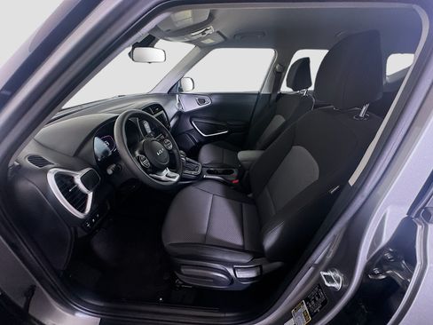 Used 2025 Kia Soul LX w/ LX Technology Package FWD image 13