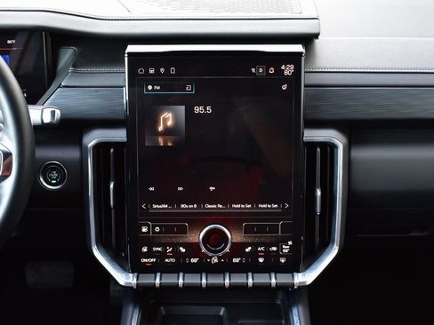 Used 2025 GMC Acadia Elevation image 30