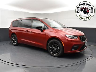 New 2025 Chrysler Pacifica Limited w/ Trailer Tow Group