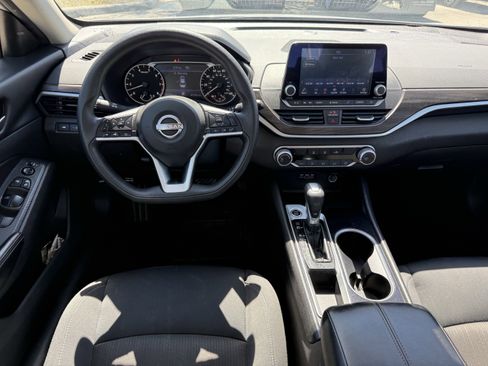 Used 2024 Nissan Altima 2.5 SV image 14