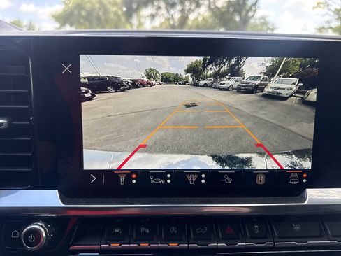 Used 2026 GMC Sierra 1500 SLT RWD image 19