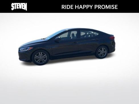 Used 2017 Hyundai Elantra SE image 2