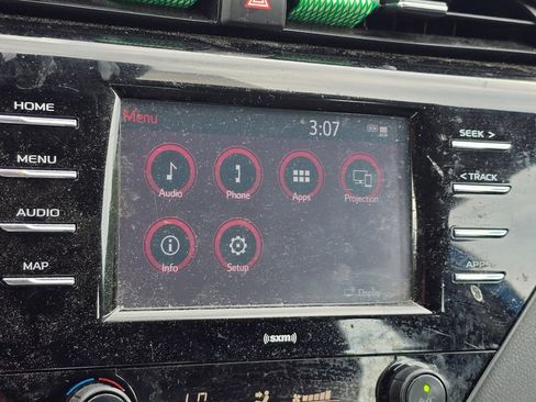 Used 2020 Toyota Camry SE FWD image 21