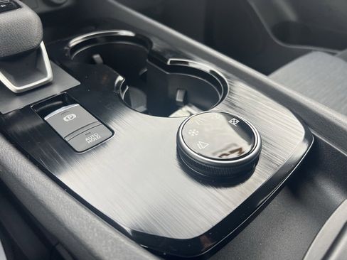 Used 2023 Nissan Rogue SV image 19