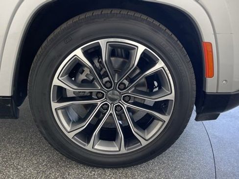 Used 2023 Jeep Grand Wagoneer Series III image 52