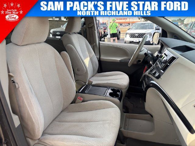Used 2012 Toyota Sienna LE FWD image 32