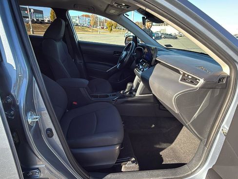 Used 2023 Toyota Corolla Cross LE image 17