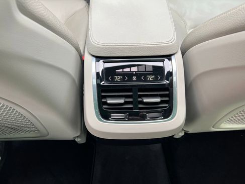 Used 2022 Volvo XC90 T5 Momentum image 44