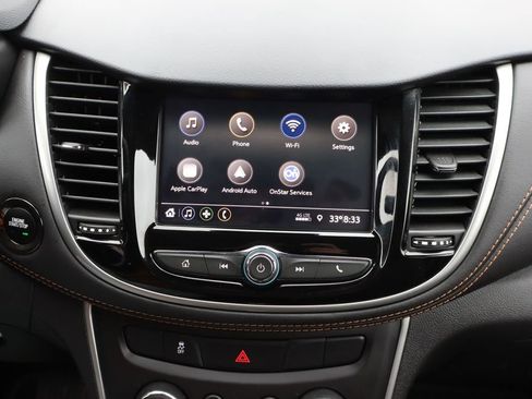 Used 2022 Chevrolet Trax LT w/ LT Convenience Package image 10